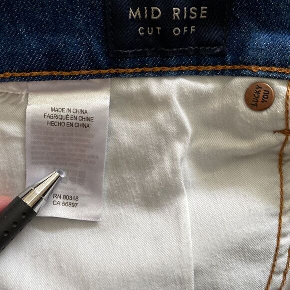 Lucky Brand Mid Rise Cut Off Jean Shorts Size 30 - Picture 9 of 9
